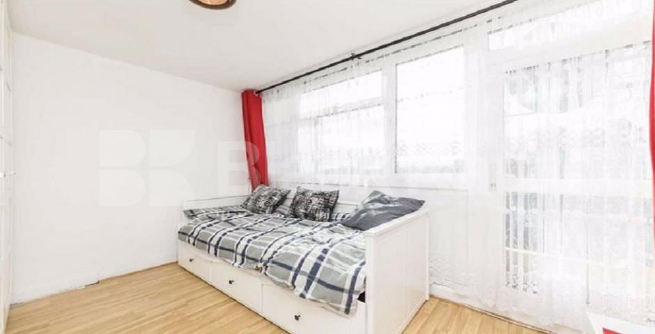 			UNDER OFFER  , 3 Bedroom, 1 bath, 1 reception Apartment			 Deverell street, Borough